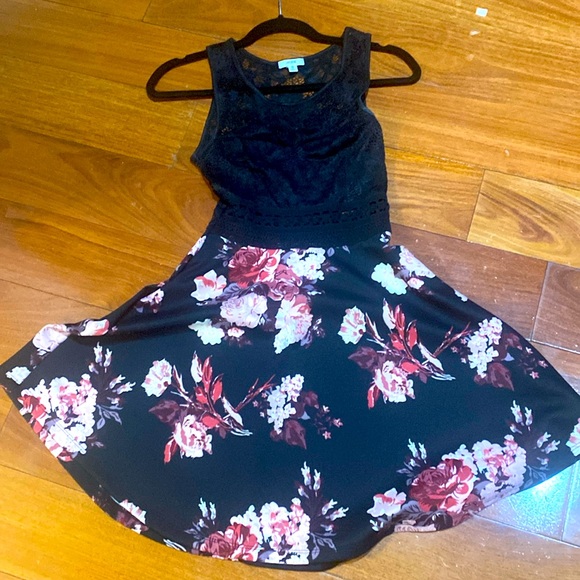 Dress lace and floral - Picture 1 of 6